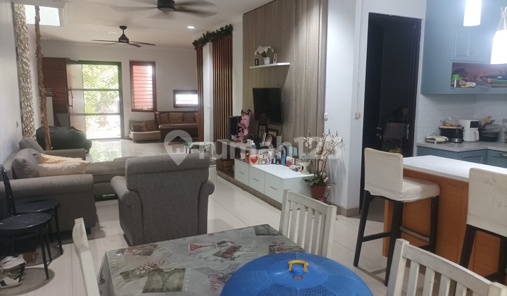 Rumah Cantik 2,5 Lantai Semi Furnish Nusaloka BSD 2