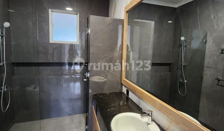 Disewakan Rumah Bagus, Lingkungan Asri, di Aquamarine Gading Serpong 2