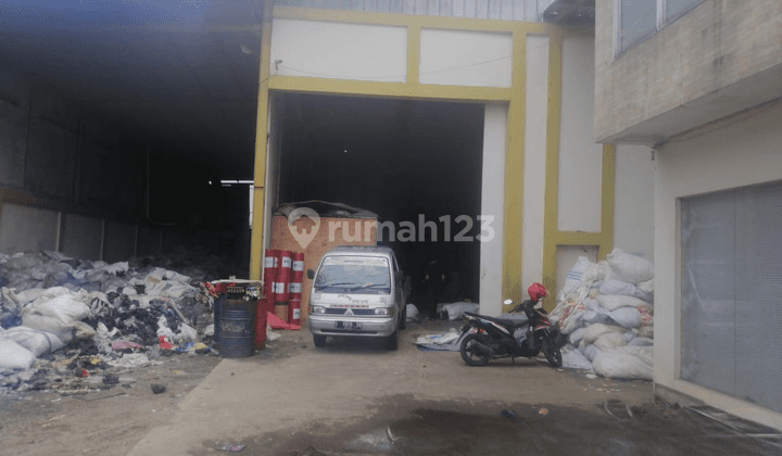 Dijual Gudang Kantor Lelang di Jl. Cigondewah Hilir Bandung 2