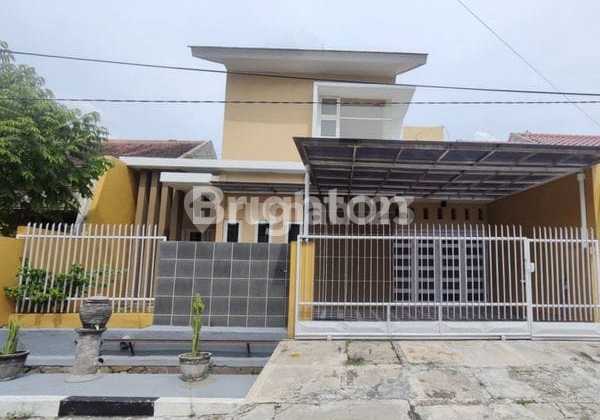 Rumah Cakep 1.5 Lantai Rungkut Asri Siap Huni Dekat Merr, Superindo, Upn, Kedung Baruk, Nirwana Eksekutif, Ubaya Tenggilis, Panjang Jiwo Rumah Cakep 1.5 Lantai Rungkut Asri Siap Huni Dekat Merr, Superindo, Upn, Kedung Baruk, Nirwana Eksekutif, Ubaya Tenggilis, Panjang Jiwo