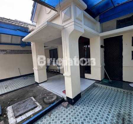 Corner House Mojoklanggu New Renovation Ready to Occupy Near Unair Campus Gubeng Kertajaya Dharmahusada Central City Strategic Corner House Mojoklanggu New Renovation Ready to Occupy Near Unair Campus Gubeng Kertajaya Dharmahusada Central City Strategic