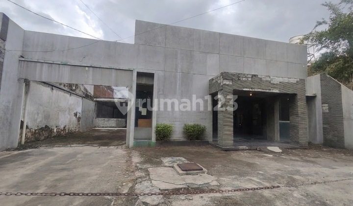 Murah! Tempat Usaha Nol Jalan Raya Rungkut Ramai Bangunan Bergaya Industrial Dekat Merr Rungkut Upn, Kedung Baruk, Ubaya Tenggilis, Panjang Jiwo, Akses Tol, Jemursari, Nginden