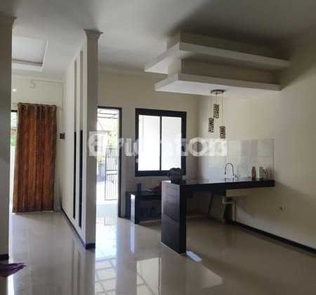 Rumah Baru 2 Lantai Hadap Selatan Rungkut Siap Pakai Dekat Merr Superindo, Purimas, Upn, Akses Tol, Baruk, Ubaya Tenggilis Rumah Baru 2 Lantai Hadap Selatan Rungkut Siap Pakai Dekat Merr Superindo, Purimas, Upn, Akses Tol, Baruk, Ubaya Tenggilis