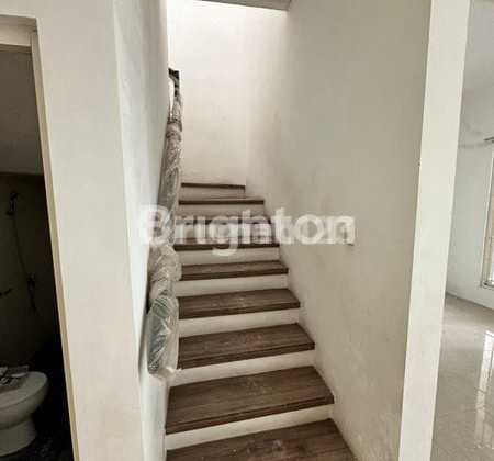 Rumah 2 Lantai Nginden Bagus Siap Pakai Dekat Manyar Klampis Merr Galaxy Mall Unair Untag Tengah Kota, Ngagel 2