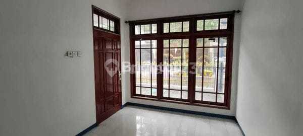 Comfortable Ready-to-Occupy House in Semolowaru near Raya Merr, Galaxy Mall, Klampis, Bratang, Manyar, Ngagel, Close to ITS, Unair, Untag, Hang Tuah 2