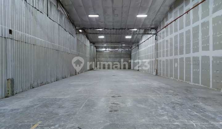 For Rent: Warehouse without Loading Dock in Warehouse Complex. Cakung Area. East Jakarta. Land Area 840m2.