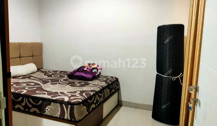 Dijual Cepat dan BU rumah 2 lantai semi furnished full renovasi di cluster Eropa Sedayu City Kelapa Gading. 2