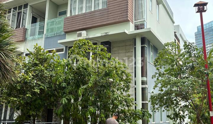 Dijual rumah hoek 4 lantai furnished di springhill Golf Residence kemayoran 1