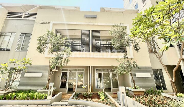 For Sale Exclusive Townhouse in Maple Park Apartment, Sunter North Jakarta