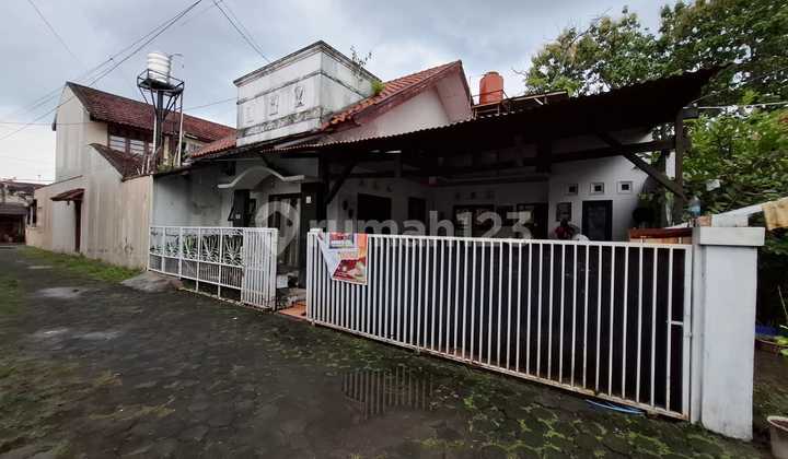Rumah Dalam Perum Lokasi Premium di Area Condong Catur - Depok Sleman