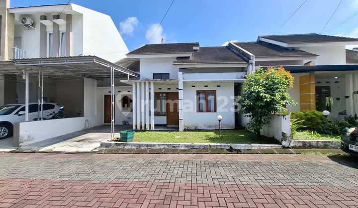 Ready-to-Occupy House in Villa Kelapa Gading - Comfortable &amp; Strategic Residence in Mlati Sleman
