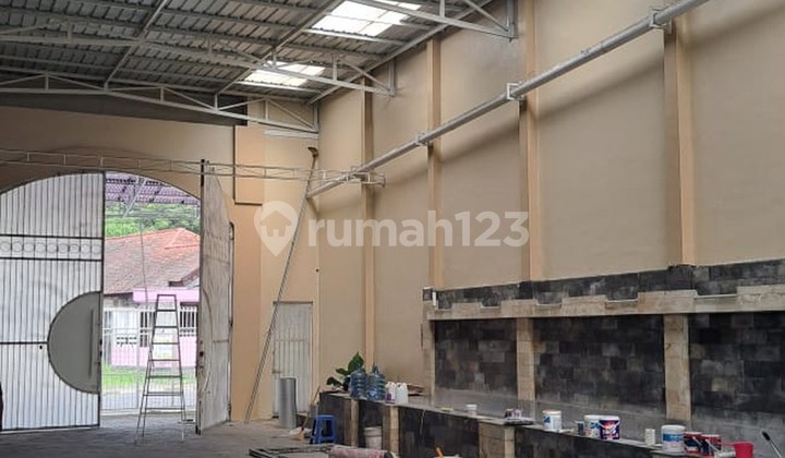 Business Space & 2-Story House, Strategic Location on Sultan Agung Street, South Magelang