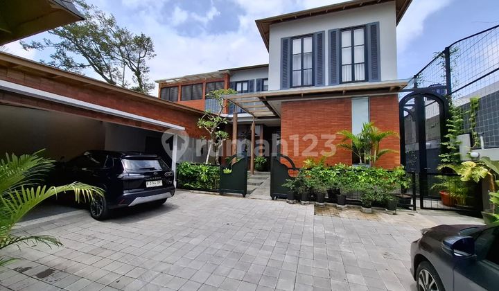 Comfortable & Ready-to-Occupy Furnished Villa on Jl. Harjobinangun