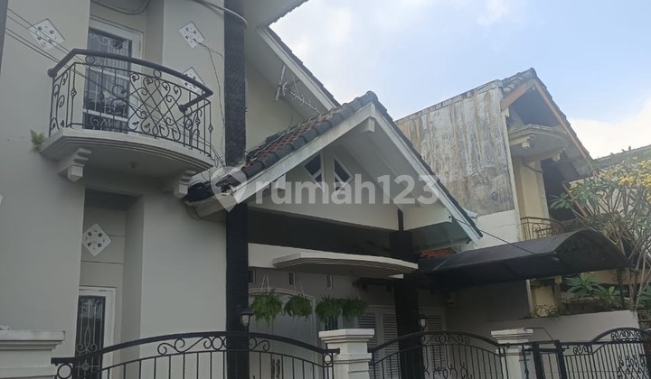 Rumah Tinggal 2 Lantai Lokasi Strategis di Condong Catur Depok Sleman