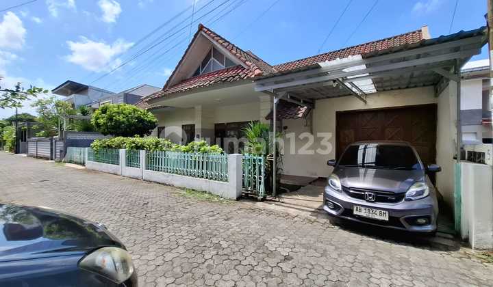 Dijual Rumah 2 Lantai Lokasi Strategis Dekat UGM - Demangan Sleman Dijual Rumah 2 Lantai Lokasi Strategis Dekat UGM - Demangan Sleman