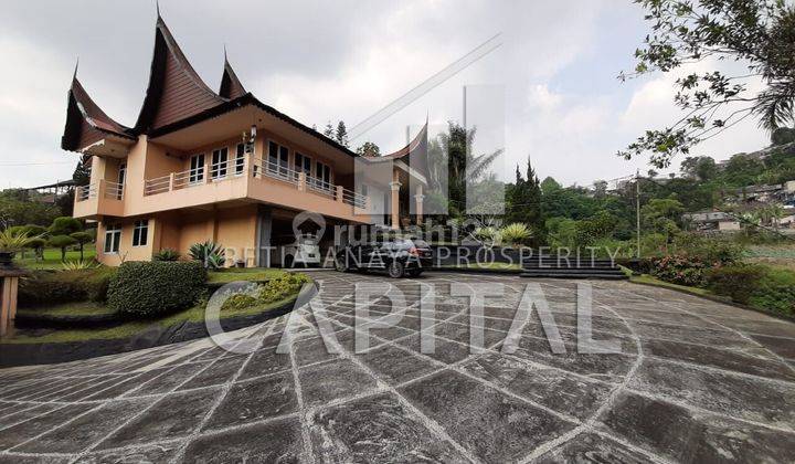 Villa Unik nan Nyaman Dengan View Terbaik di Kolonel Masturi Lembang Bandung Utara 1