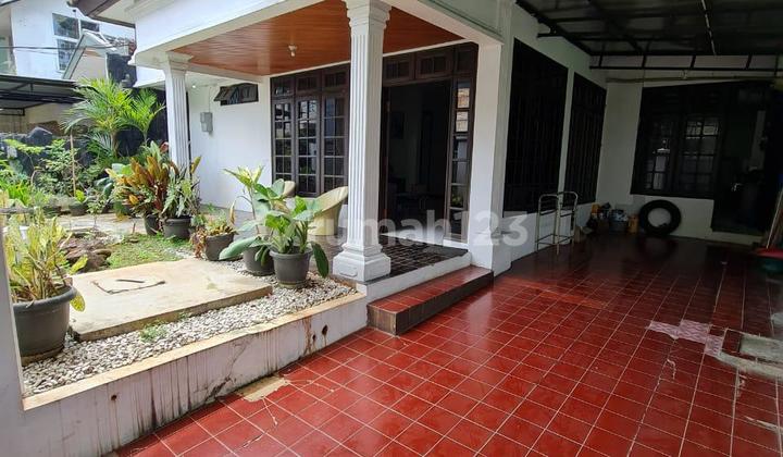 Rumah Sewa Asri Kawasan Premium Lokasi Strategis di Pondok Indah, Jakarta Selatan