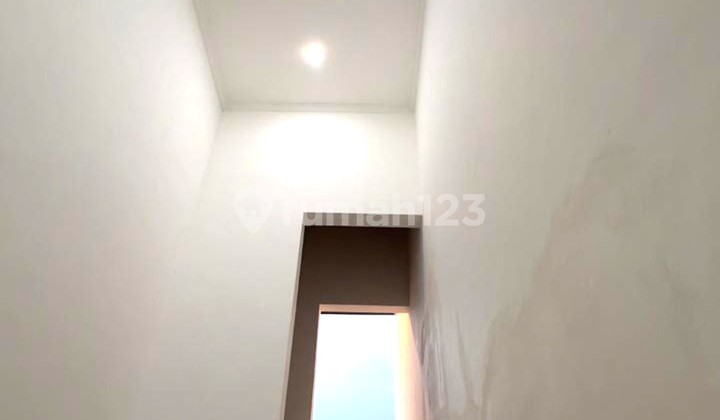 Ambil Segera! Bisa Nego Rumah 3 Lantai Bagus Terawat Siap Huni di Kav DKI Meruya Jakarta Barat 2