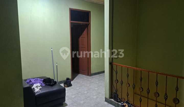 Bisa Nego Rumah dengan Kamar Tidur yang Bagus dan Luas Siap Huni di Taman Semanan Bisa Nego Rumah dengan Kamar Tidur yang Bagus dan Luas Siap Huni di Taman Semanan