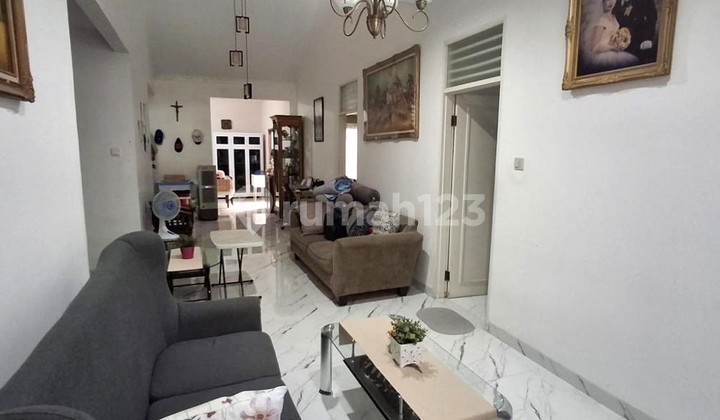 Nego Sampai Deal! Rumah Semi Furnished 3 Kamar Tidur Bagus dan Strategis di Metland Puri