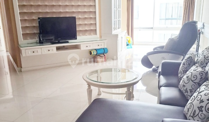 Orchid Garden Apartment Fully Furnished, Strategic Location and Luxurious Interior in Grogol