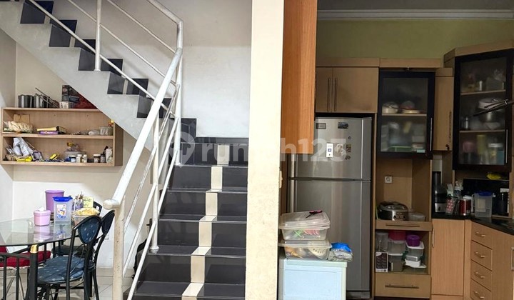 Bisa Nego! Rumah 2 Lantai sudah SHM Area Strategis Dekat Sekolah di Taman Semanan Indah