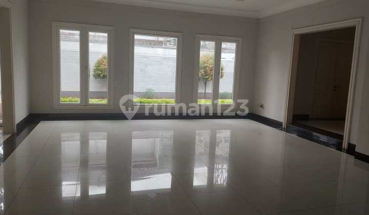 Ready-to-Occupy Exclusive House Negotiable in Elite Area with Swimming Pool in Kemang