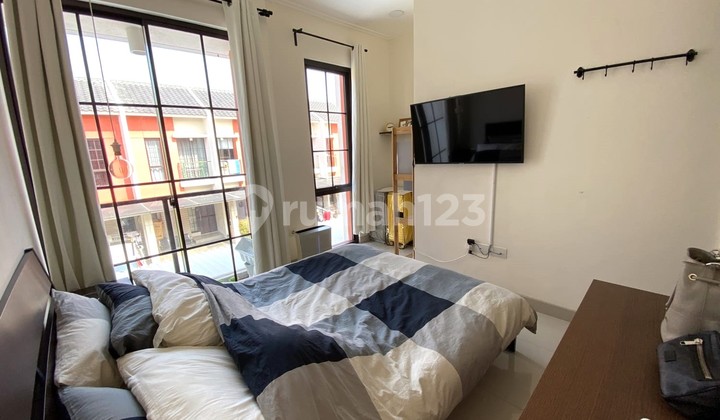 Rumah Cantik, Rapih dan Full Furnished di Green Village Cipondoh 2