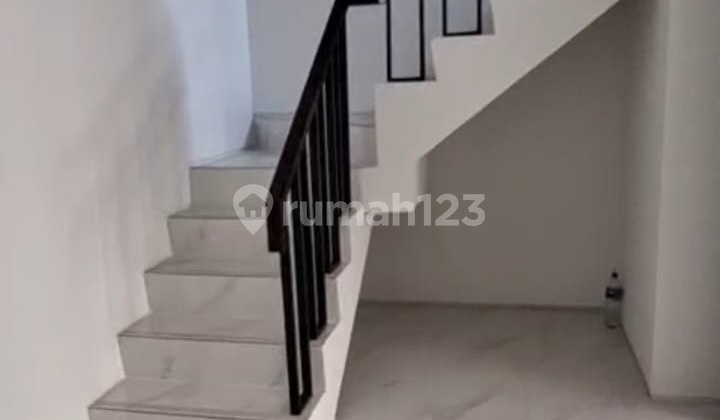 Rumah Sewa dengan Design Elegant di Citra Garden 8