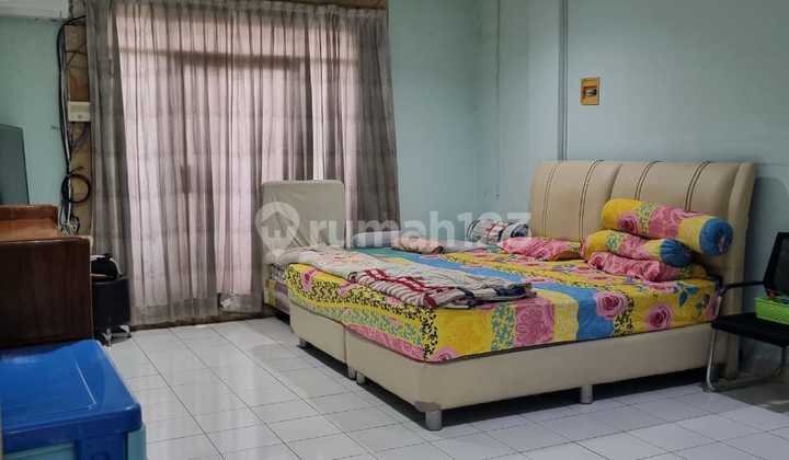 Negotiate for a Strategic Shop House, Ideal for Starting a Business, East-Facing in Taman Palem Lestari, Cengkareng.