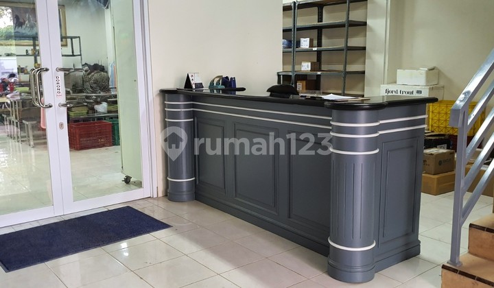 Ideal Office for Business in Meruya - Accessible Location &amp; Move-In Ready