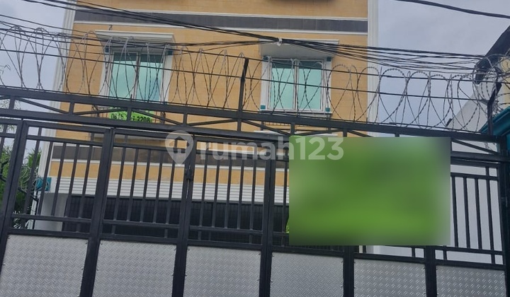 Sewa Ruko 4,5Lt di Latumenten Raya