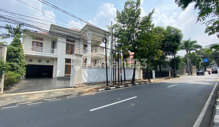 Rumah Mewah Di Dharmawangsa