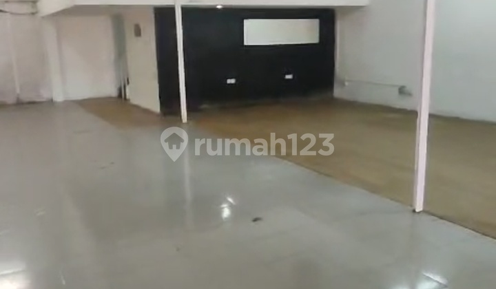 Business Space on Jl Raya Fatmawati Business Space on Jl Raya Fatmawati