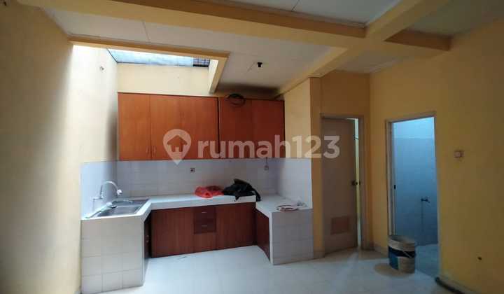 Disewakan Rumah Sektor Dekat Sekolah Penabur  2