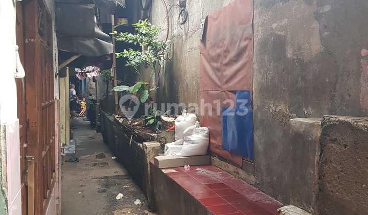 Rumah Tua Di Keamanan Dalam 2