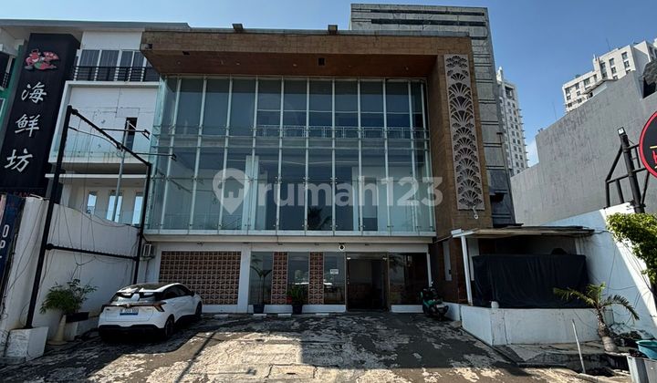 Ruang Usaha Di Pantai Mutiara