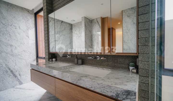 Rumah Mewah Premium Furnish SHM View Danau Kota Baru Parahyangan 2