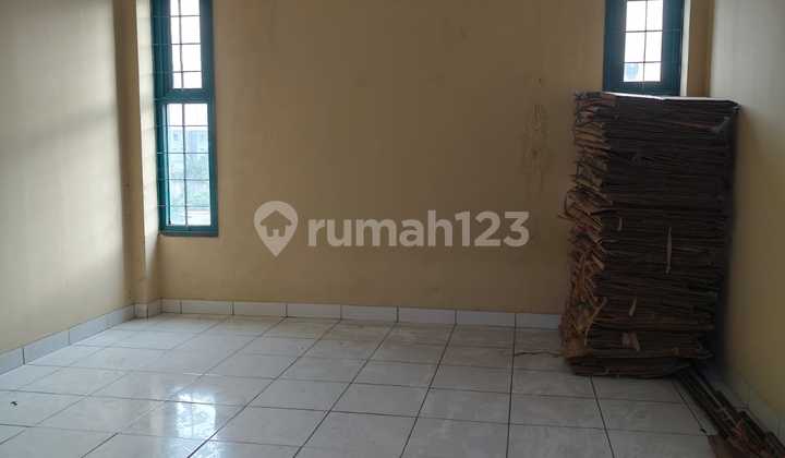 2 Commercial Shops with SHM, Comfortable, Strategic, Suitable for Stores on Jl. Dulatip, Bandung 2