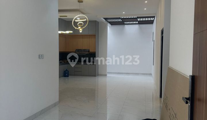 Rumah Modern Bagus Unfurnished SHM Taman Kopo Indah 2, Bandung 1