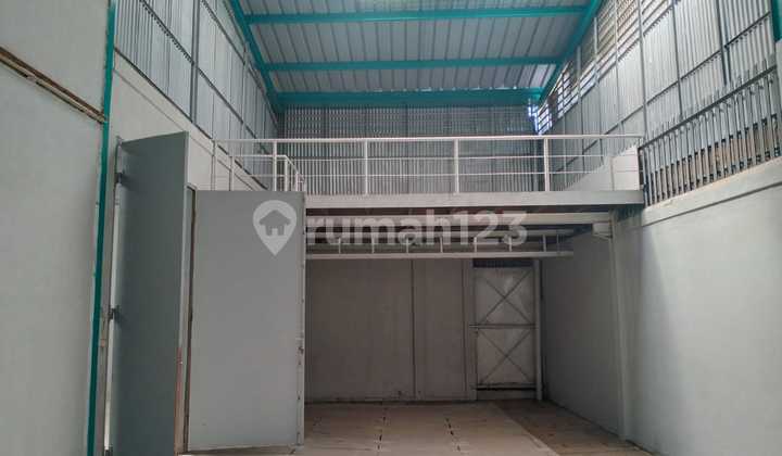 Strategic Ready-to-Use BAGUS Shop House, Clean and Tidy, Holis Area, Close to Toll Road. 2
