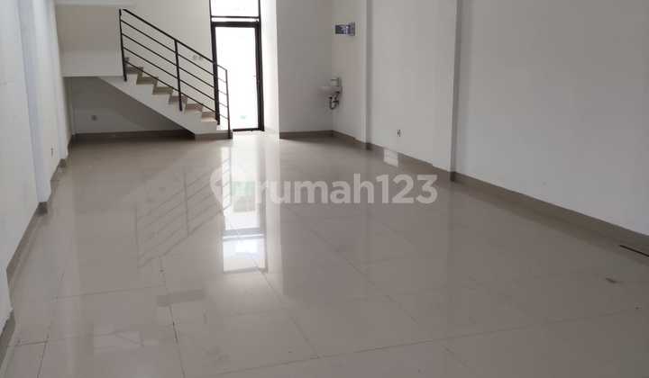 FOR SALE Cheap, Strategic, Good 159 m2 Freehold Shophouse in Sadang, Bandung 1