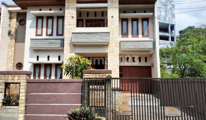 Rumah Mewah Murah Bagus Unfurnished SHM di Cipaku Indah, Bandung