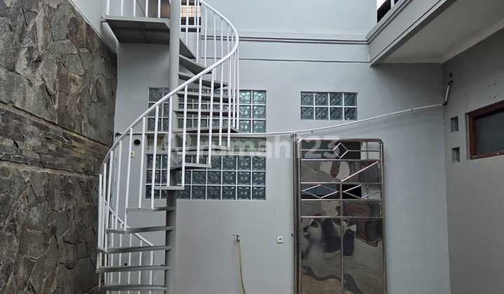 FOR SALE VERY CHEAP Comfortable Nice House with SHM in Singgasana Pradana 2