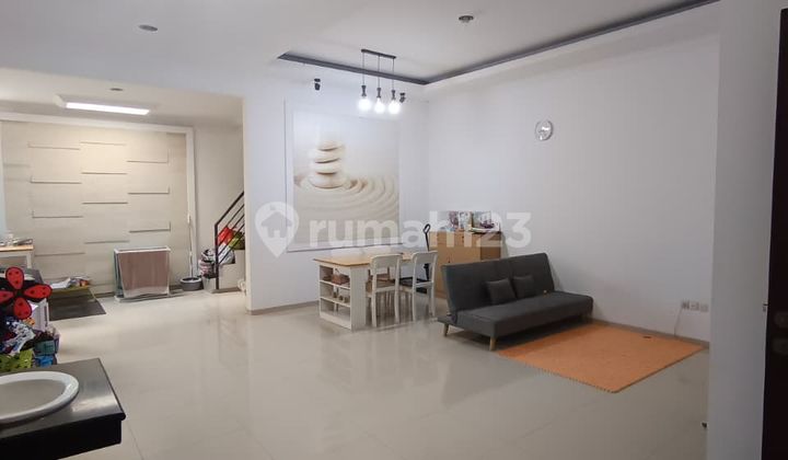 Rumah Murah Bagus Siap Huni SHM Cantik di Taman Holis Indah 1