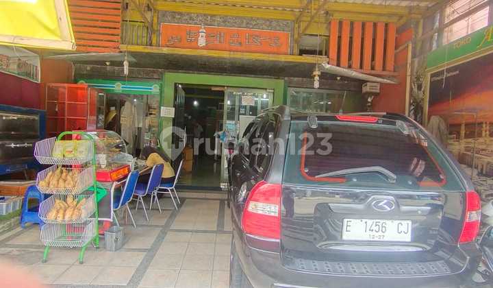 Ready-to-Occupy Ruko with Comfortable SHM, Strategically Located on Main Road at Jln Sukamenak