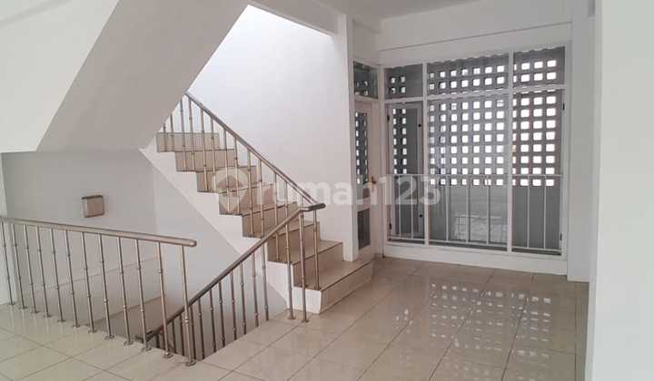 Strategic, Cheap, Good Ruko 300 m2 SHM Otista, Tegalega, Bandung 2