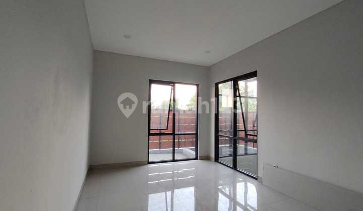 Rumah Mewah Murah Bagus Unfurnished SHM Taman Holis Indah,Bandung 2