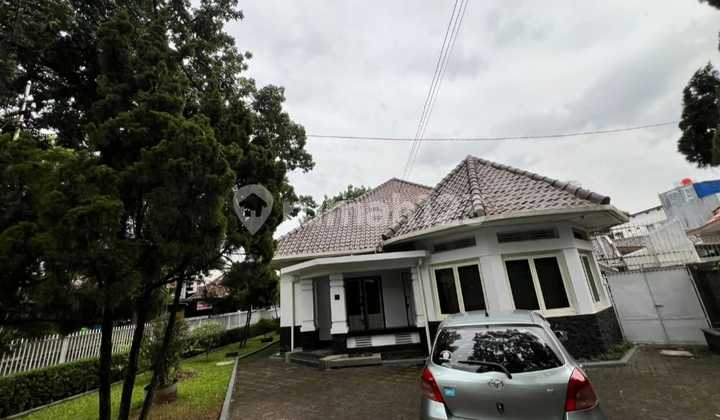 Rumah Heritage Luas pusat kota Bagus SHM sayap Jl Veteran,Bandung