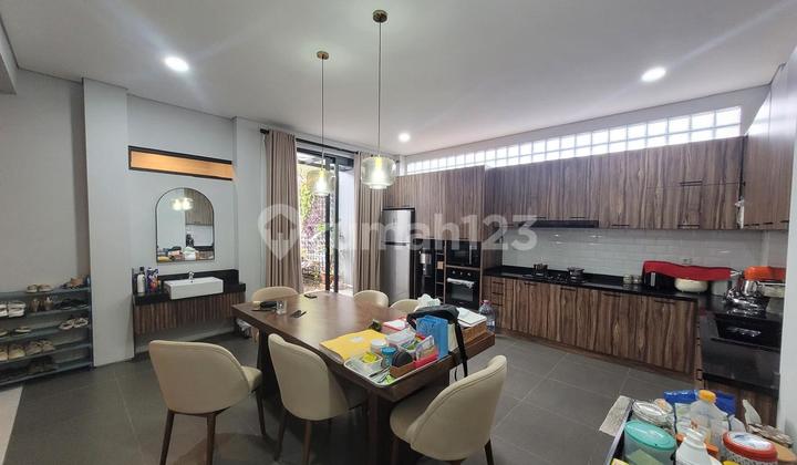 TURUN HARGA Rumah Bagus Semi Furnished SHM Setra Duta, Bandung